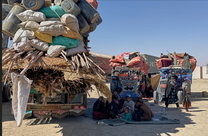 Afghanistan tấn công biên giới Pakistan, căng thẳng leo thang - Ảnh 2.