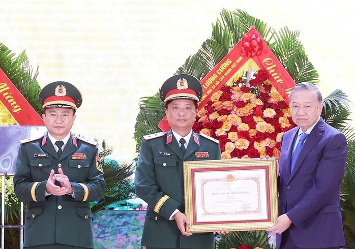 Tổng Bí thư Tô Lâm dự Lễ kỷ niệm 80 năm Ngày truyền thống Lực lượng vũ trang Quân khu 4 - Ảnh 5.