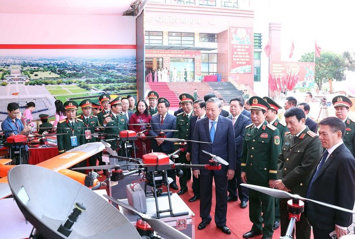 Tổng Bí thư Tô Lâm dự Lễ kỷ niệm 80 năm Ngày truyền thống Lực lượng vũ trang Quân khu 4 - Ảnh 2.