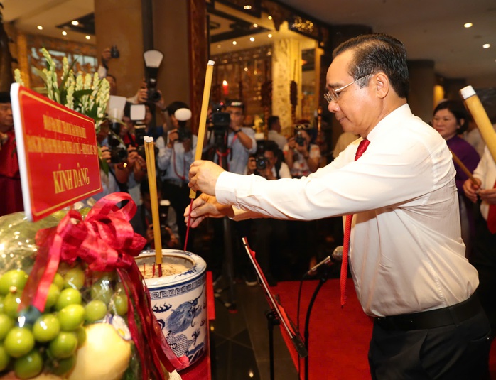 Đoàn đại biểu Đại hội Đảng bộ TP HCM dâng hương Đền tưởng niệm các Vua Hùng - Ảnh 5.