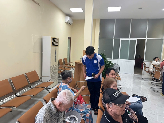 Ngoài trợ cấp hàng tháng, người hưởng trợ cấp hưu trí xã hội còn có thêm quyền lợi gì? - Ảnh 1.