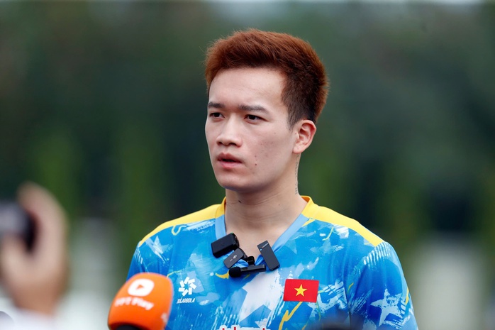 Hoàng Đức trở lại, Văn Lâm tập dưới ánh mắt của người đặc biệt - Ảnh 2.