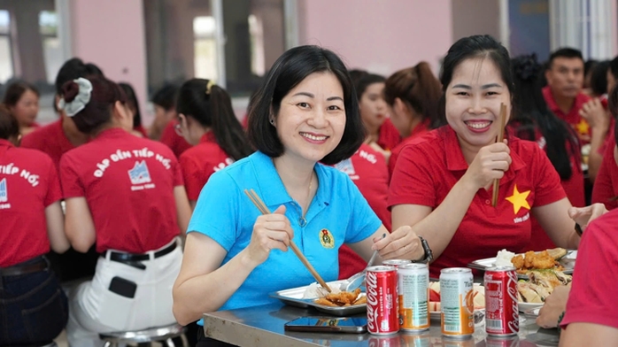 "Dệt" hạnh phúc bằng niềm tin - Ảnh 2.