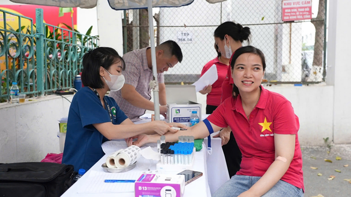 "Dệt" hạnh phúc bằng niềm tin - Ảnh 1.