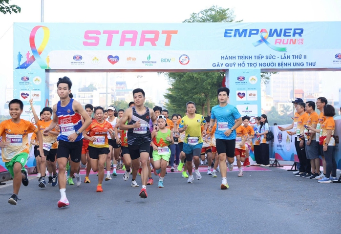 Chạy bộ gây quỹ hỗ trợ bệnh nhân ung thư - Ảnh 1.