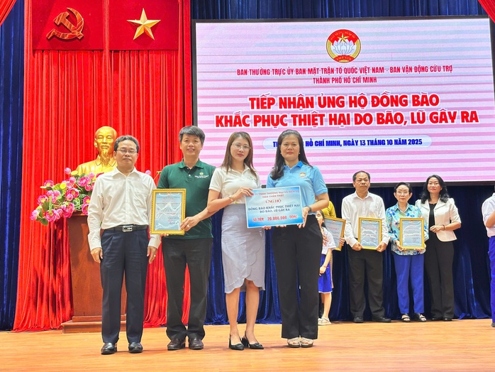 TP HCM tiếp nhận hơn 6 tỉ đồng ủng hộ đồng bào vùng bão, lũ - Ảnh 1.