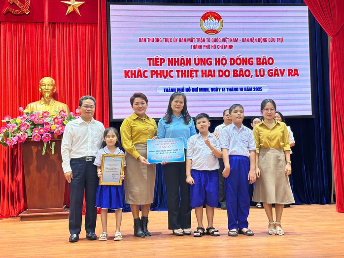 TP HCM tiếp nhận hơn 6 tỉ đồng ủng hộ đồng bào vùng bão, lũ - Ảnh 3.