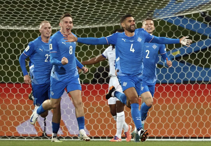 Iceland cầm hòa cựu vô địch thế giới, "Gà trống Gaulois" chưa có vé World Cup - Ảnh 2.