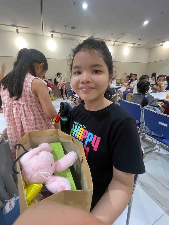Hoa hậu Xuân Hạnh cùng 100 con công nhân “hóa thân” thành Lọ Lem - Ảnh 5.