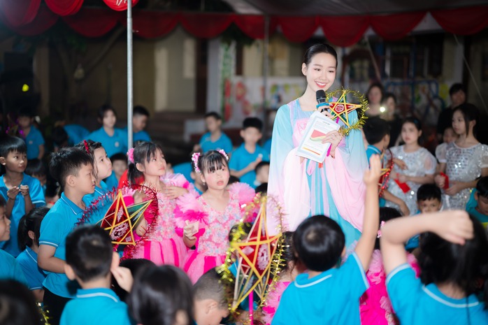 Hoa Hậu Bảo Ngọc "Giao nắng, chuyển yêu thương" đến trẻ em vùng lũ tại Lạng Sơn Và Quảng Ninh - Ảnh 3.