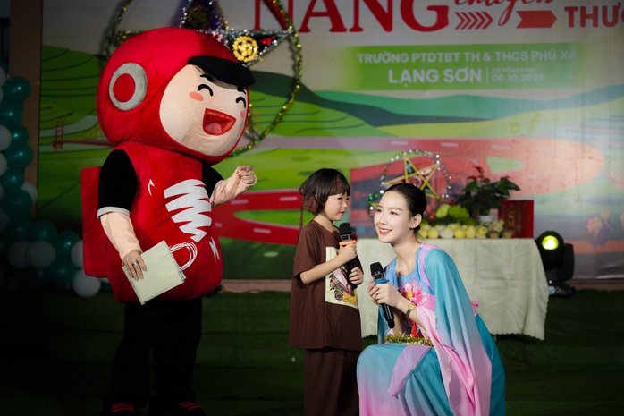 Hoa Hậu Bảo Ngọc "Giao nắng, chuyển yêu thương" đến trẻ em vùng lũ tại Lạng Sơn Và Quảng Ninh - Ảnh 1.
