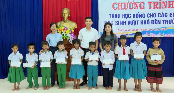 Kết nghĩa để thu hẹp khoảng cách - Ảnh 1. Kết nghĩa để thu hẹp khoảng cách - Ảnh 1.