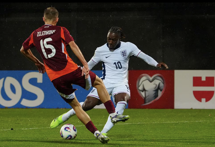 Thắng nghiền ép Latvia, Anh giành vé châu Âu đầu tiên dự World Cup 2026 - Ảnh 4.