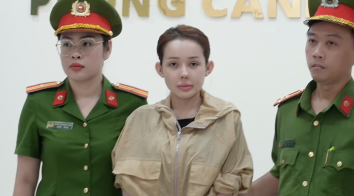 Công an Hà Nội điều tra Ngân 98 về hàng giả và hành vi vi phạm pháp luật - Ảnh 1. Công an Hà Nội điều tra Ngân 98 về hàng giả và hành vi vi phạm pháp luật - Ảnh 1.