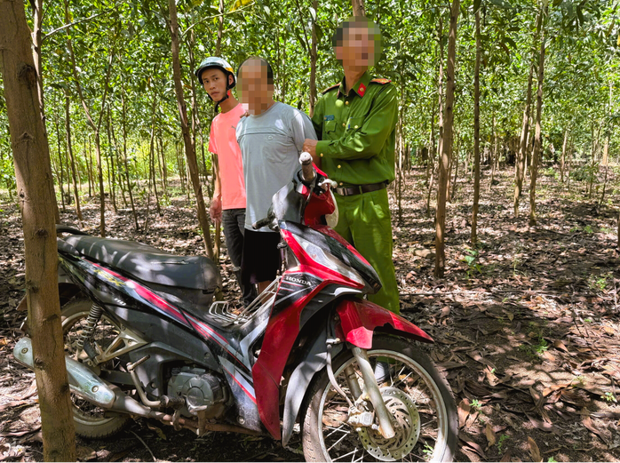 Bắt giữ kẻ cướp giật vé số gây phẫn nộ dư luận tại Đồng Nai - Ảnh 1. Bắt giữ kẻ cướp giật vé số gây phẫn nộ dư luận tại Đồng Nai - Ảnh 1.