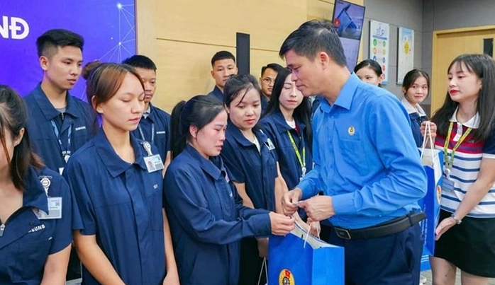 Tổng Liên đoàn lao động Việt Nam thăm hỏi , hỗ trợ người lao động tại Thái Nguyên - Ảnh 4. Tổng Liên đoàn lao động Việt Nam thăm hỏi , hỗ trợ người lao động tại Thái Nguyên - Ảnh 4.