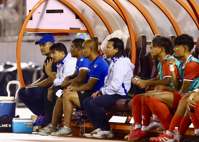 HLV Nepal bất ngờ vắng mặt ở trận thua 0-1 Việt Nam - Ảnh 2.