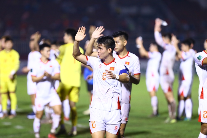 HLV Nepal bất ngờ vắng mặt ở trận thua 0-1 Việt Nam - Ảnh 7.
