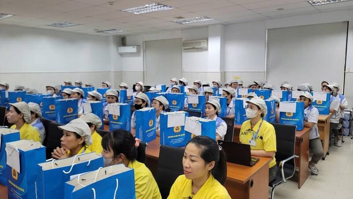 Tổng Liên đoàn lao động Việt Nam thăm hỏi , hỗ trợ người lao động tại Thái Nguyên - Ảnh 5. Tổng Liên đoàn lao động Việt Nam thăm hỏi , hỗ trợ người lao động tại Thái Nguyên - Ảnh 5.
