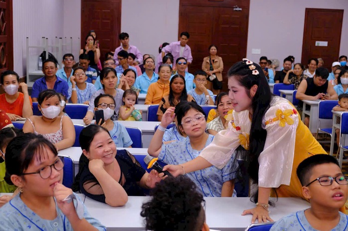 Hành động đẹp, ý nghĩa tại Bệnh viện Mắt TP HCM  - Ảnh 1.