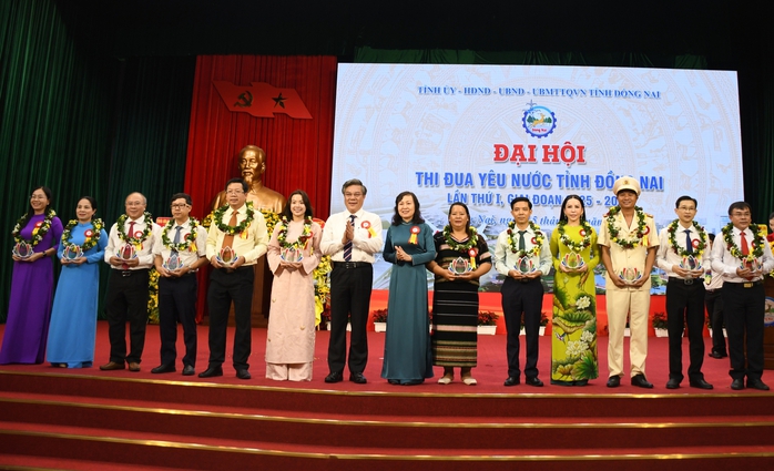 Tỉnh Đồng Nai tôn vinh điển hình tiên tiến trong phong trào Thi đua yêu nước - Ảnh 10.