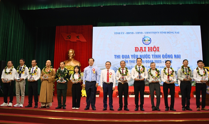 Tỉnh Đồng Nai tôn vinh điển hình tiên tiến trong phong trào Thi đua yêu nước - Ảnh 11.