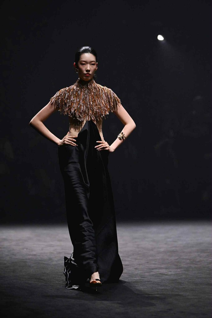 Dấu ấn Thanh Hương Bùi ở Shanghai fashion week Xuân hè 2026 - Ảnh 2.