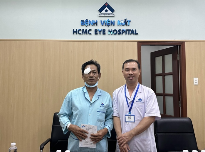 Hành động đẹp, ý nghĩa tại Bệnh viện Mắt TP HCM  - Ảnh 3.
