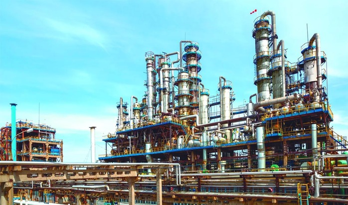 Nhà máy lọc dầu Nga cách Ukraine hơn 1.000 km bị tấn công - Ảnh 1.