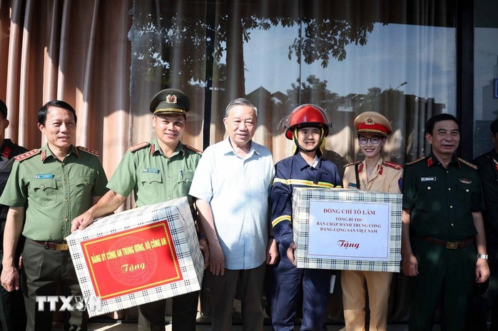 Tổng Bí thư Tô Lâm kiểm tra công tác khắc phục hậu quả bão, lụt tại Thái Nguyên - Ảnh 2.