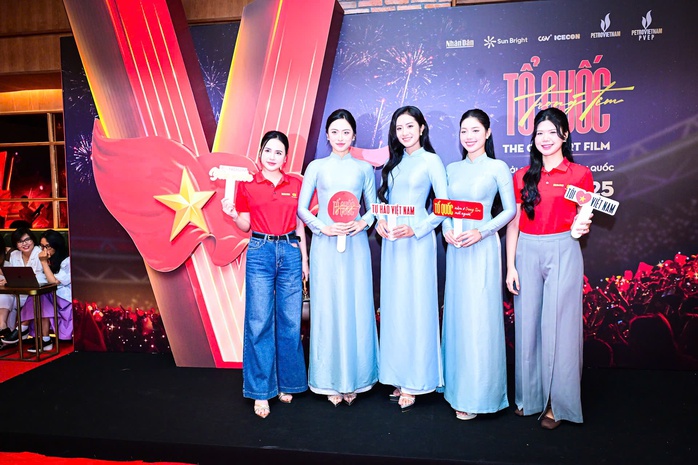 "Tổ quốc trong tim" phiên ảnh điện ảnh ra mắt khán giả - Ảnh 4.