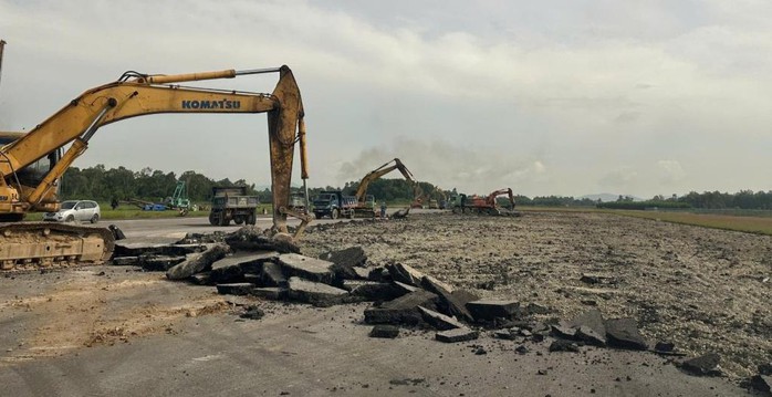 Nhiều đường băng xuống cấp, sửa chữa tạm thời, tiềm ẩn nguy cơ mất an toàn bay - Ảnh 1.