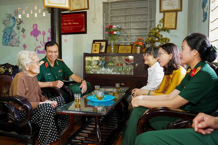 Nhiều hoạt động ý nghĩa của Bộ Tư lệnh TP HCM chào mừng Ngày Phụ nữ Việt Nam - Ảnh 2.