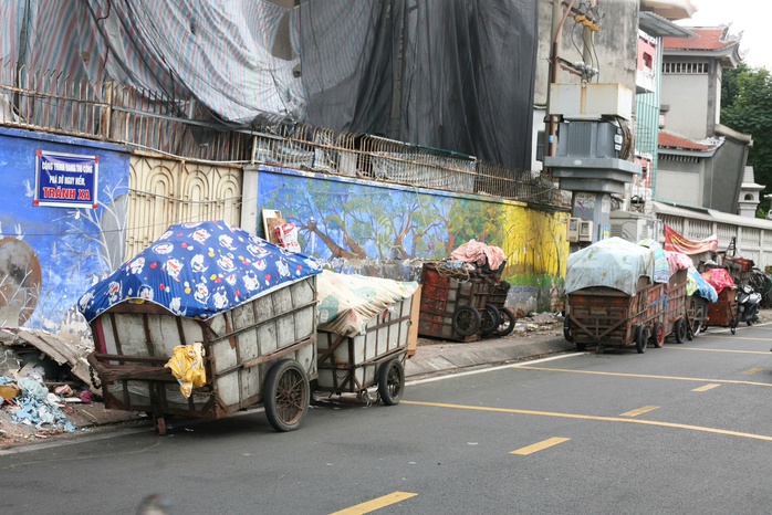 Chuyện đời những người thu gom rác dân lập - Ảnh 1.