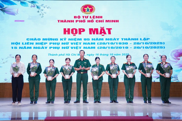 Nhiều hoạt động ý nghĩa của Bộ Tư lệnh TP HCM chào mừng Ngày Phụ nữ Việt Nam - Ảnh 7.