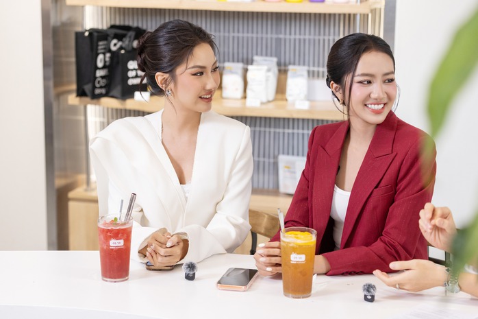 "Song Linh" hội ngộ: Hai nàng hậu "đọ sắc" và lan tỏa tinh thần phụ nữ Việt hiện đại - Ảnh 1.