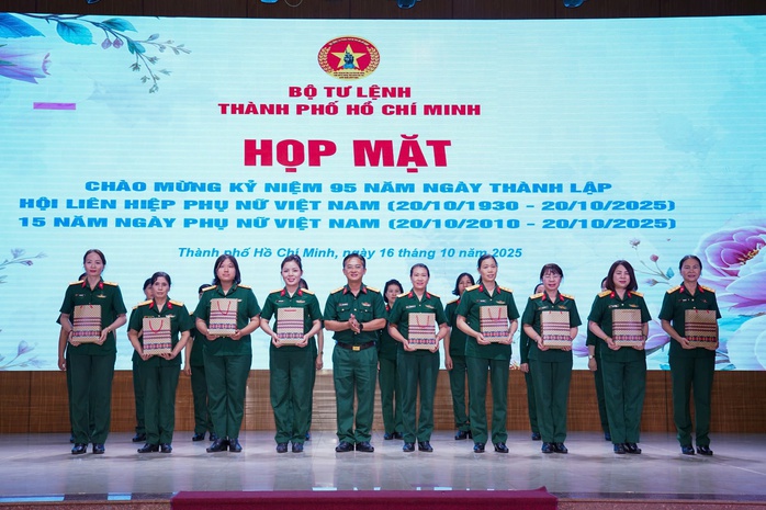 Nhiều hoạt động ý nghĩa của Bộ Tư lệnh TP HCM chào mừng Ngày Phụ nữ Việt Nam - Ảnh 11.