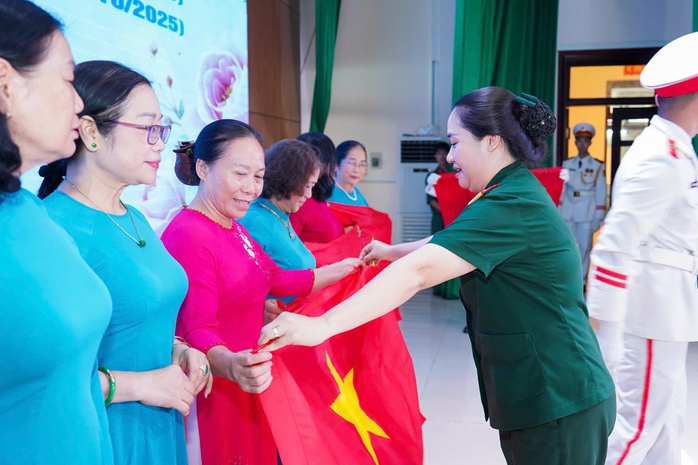 Nhiều hoạt động ý nghĩa của Bộ Tư lệnh TP HCM chào mừng Ngày Phụ nữ Việt Nam - Ảnh 5.