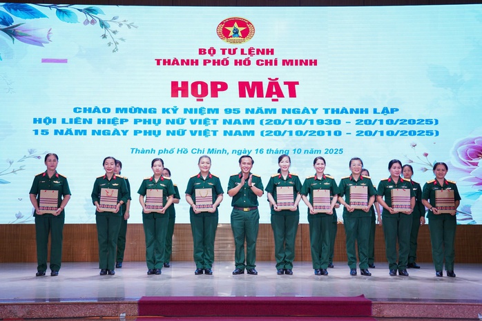 Nhiều hoạt động ý nghĩa của Bộ Tư lệnh TP HCM chào mừng Ngày Phụ nữ Việt Nam - Ảnh 12.