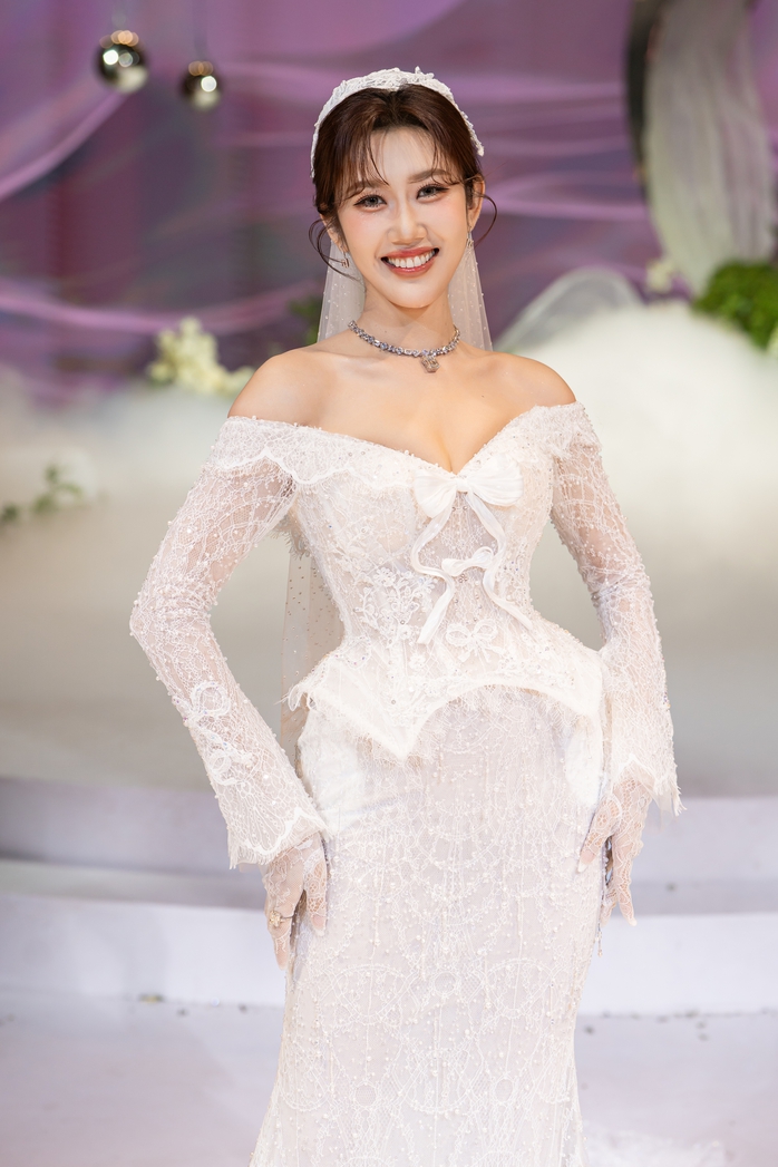 Thúy Ngân đọ dáng cùng "mỹ nhân đẹp nhất Philippines" Marian Rivera - Ảnh 2.