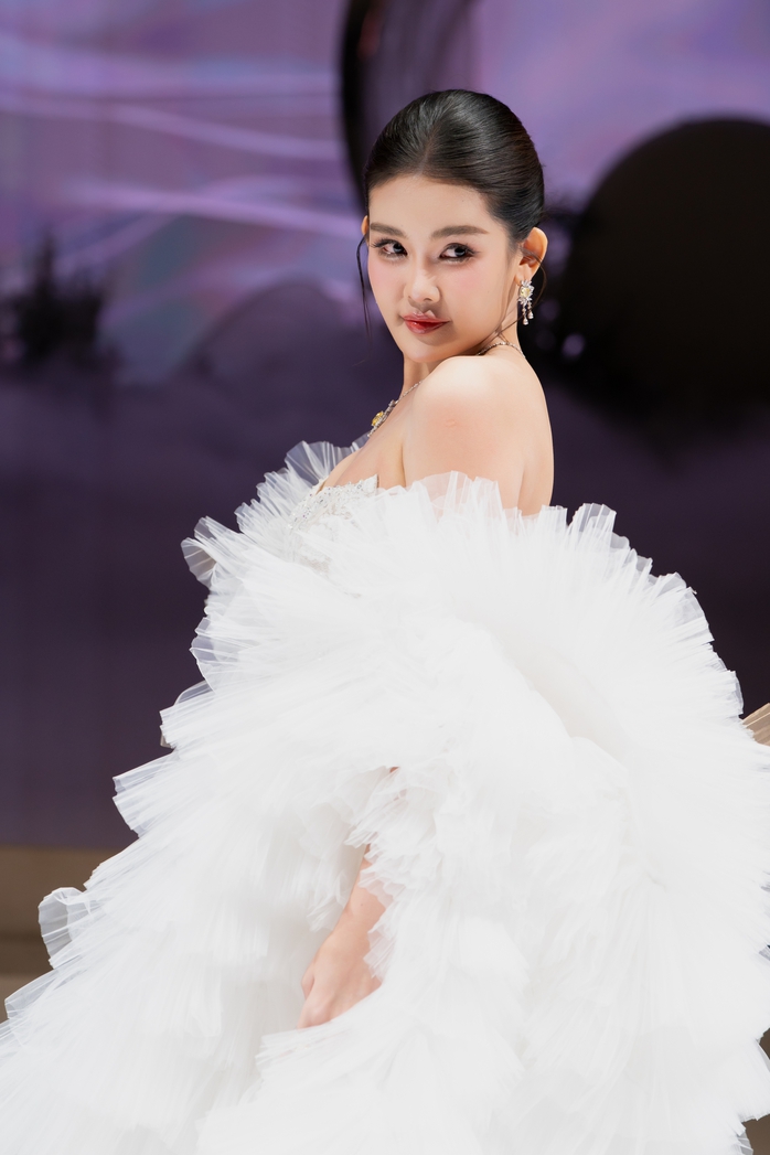 Thúy Ngân đọ dáng cùng "mỹ nhân đẹp nhất Philippines" Marian Rivera - Ảnh 13.