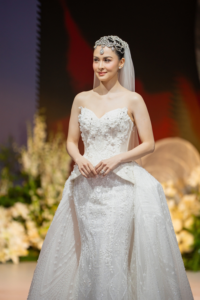 Thúy Ngân đọ dáng cùng "mỹ nhân đẹp nhất Philippines" Marian Rivera - Ảnh 3.