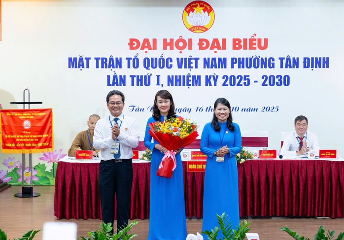 Bà Nguyễn Đinh Minh Phương làm Chủ tịch ủy ban MTTQ Việt Nam phường Tân Định - Ảnh 6. Bà Nguyễn Đinh Minh Phương làm Chủ tịch ủy ban MTTQ Việt Nam phường Tân Định - Ảnh 6.