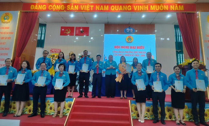Bà Phạm Thị Hồng Vân làm chủ tịch Công đoàn phường Phú Nhuận - Ảnh 3.