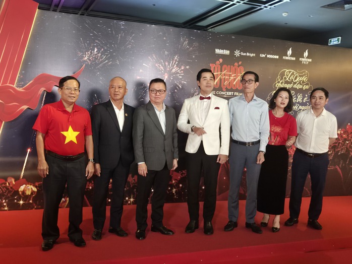 Phim ca nhạc "Tổ quốc trong tim" tưng bừng chiếu tại TP HCM - Ảnh 3.