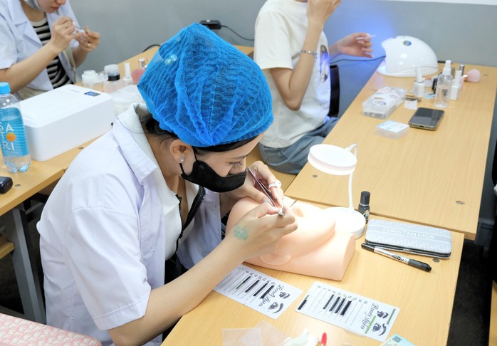 Nghề chăm sóc sắc đẹp Việt Nam "lấn sân" thị trường quốc tế - Ảnh 1.