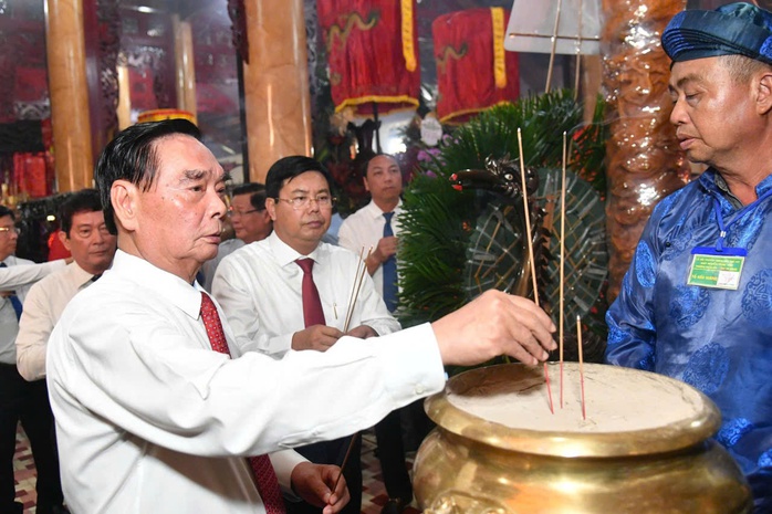 Nguyên Thủ tướng Nguyễn Tấn Dũng về dự lễ hội Nguyễn Trung Trực - Ảnh 3.