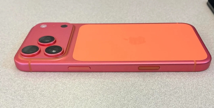 iPhone 17 Pro Max màu cam bất ngờ bị đổi màu khiến nhiều người lo lắng - Ảnh 2.