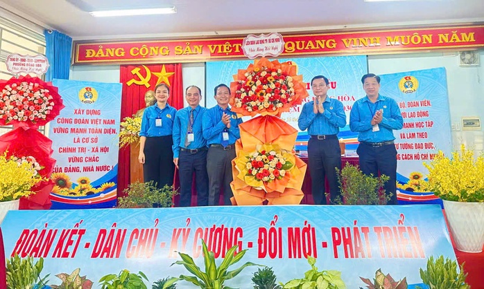 Ông Phạm Thế Hiển giữ chức Chủ tịch ủy ban MTTQ Việt Nam phường Đông Hòa nhiệm kỳ 2025 - 2030 - Ảnh 1. Ông Phạm Thế Hiển giữ chức Chủ tịch ủy ban MTTQ Việt Nam phường Đông Hòa nhiệm kỳ 2025 - 2030 - Ảnh 1.