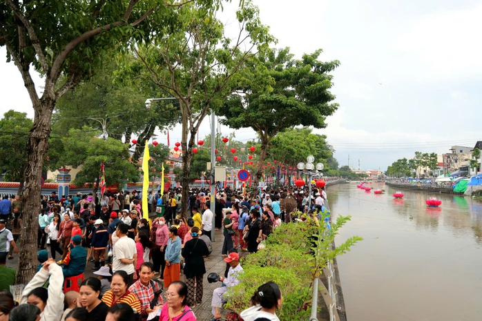 Nguyên Thủ tướng Nguyễn Tấn Dũng về dự lễ hội Nguyễn Trung Trực - Ảnh 6.